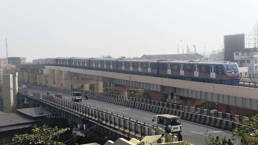 Metro to Dakshineshwar